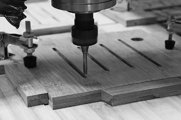 Aké nástroje sú potrebné pre CNC router?