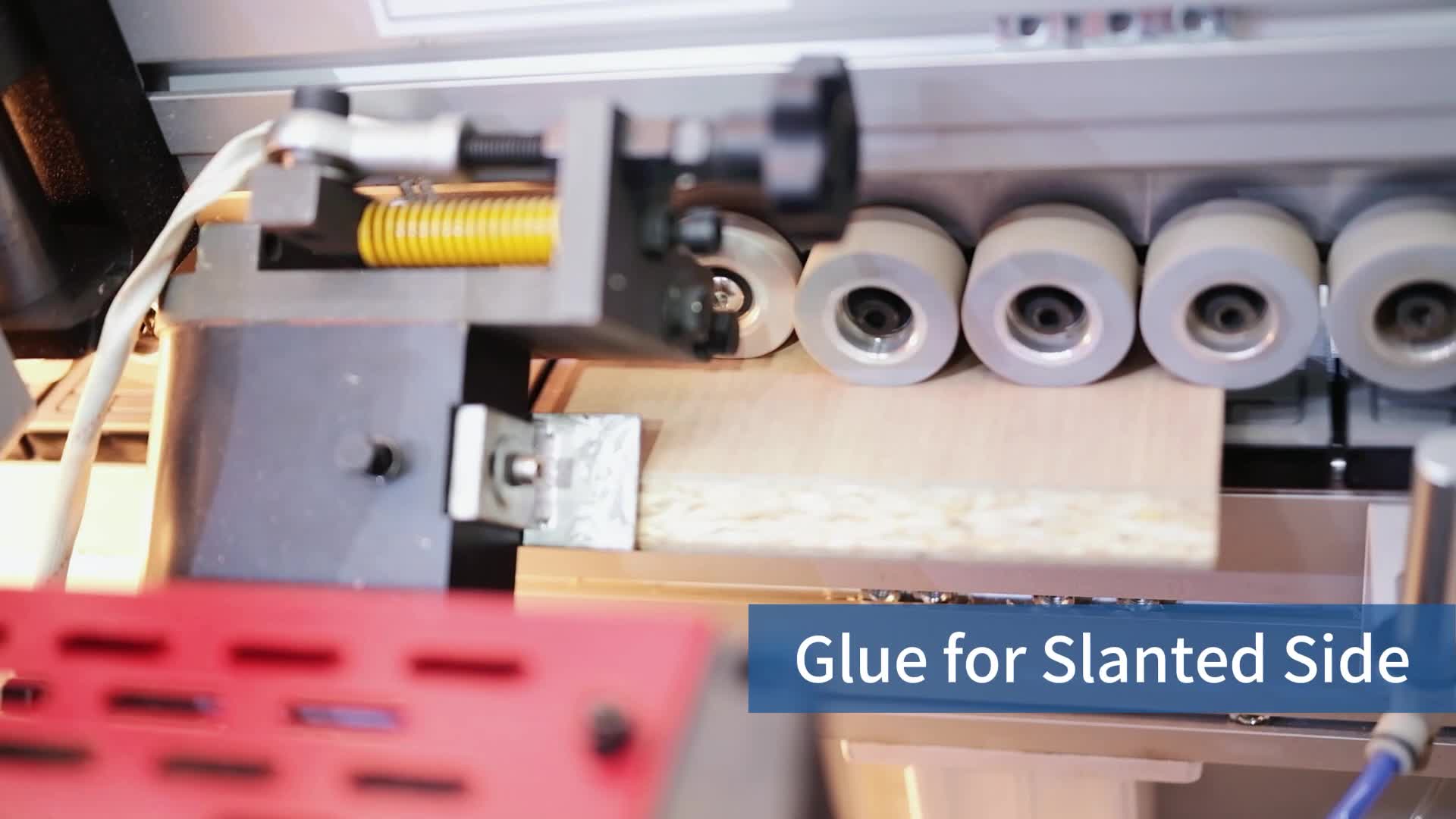 Stroj na olepovanie hrán EXCITECH pre rovné a skosené hrany - spĺňa viac výrobných potrieb!